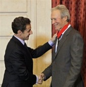 Clint Eastwood recibe la orden de comandante de la Legión de Honor de Francia por parte del gobierno francés